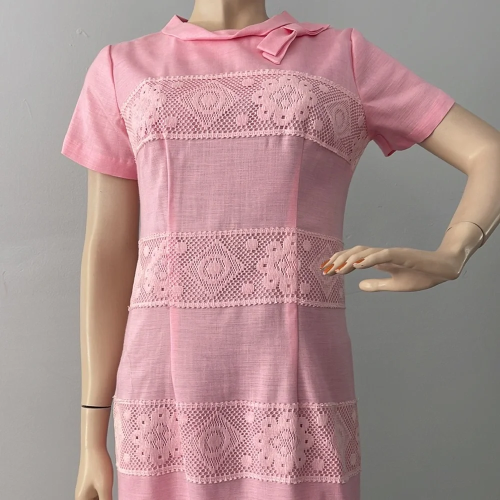 Vintage Pink Linen and Lace Carol Brent Dress - Picture 5 of 17